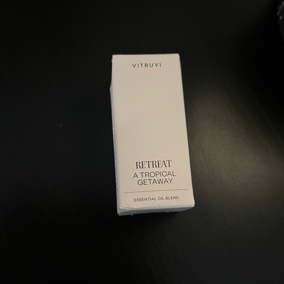 New! Vitruvi Retreat Blend Essential Oil - Picture 4 of 5